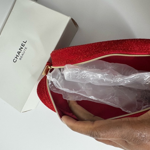 CHANEL Red beauty purse - Picture 3 of 3
